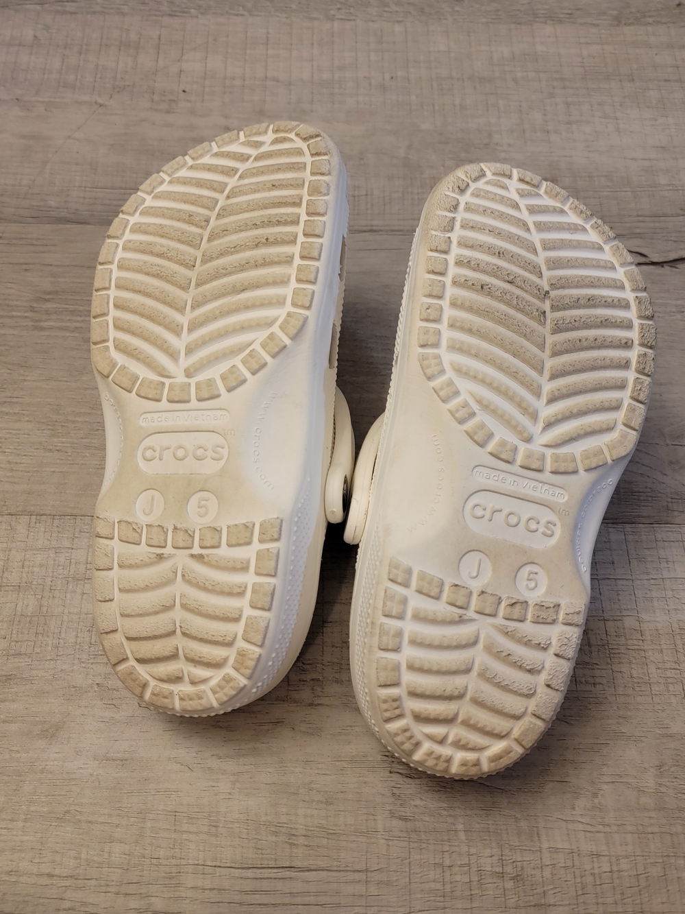 CROCS White Kids Clog Sandals with Fun Charms - Picture 3 of 4